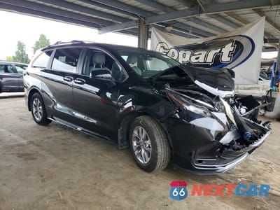 Czwarte zdjęcie samochodu z boku: 2025 TOYOTA SIENNA XLE 8-PASSENGER VIN:5TDYRKEC7SS274447 - miniatura