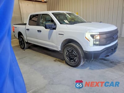 Czwarte zdjęcie samochodu z boku: 2022 FORD F150 LIGHTNING PRO VIN:1FTVW1EL4NWG04894 - miniatura