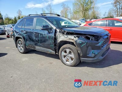 Czwarte zdjęcie samochodu z boku: 2024 TOYOTA RAV4 HYBRID XLE VIN:JTMRWRFV3RD209462 - miniatura