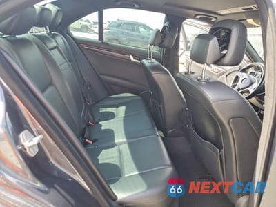 Zdjęcie 10 z 12 samochodu: 2013 MERCEDES-BENZ C 250 VIN:WDDGF4HB1DR245097 - miniatura