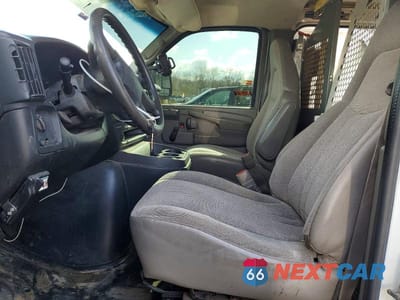 Zdjęcie 7 z 13 samochodu: 2006 GMC SAVANA G3500 VIN:1GTHG352361142548 - miniatura