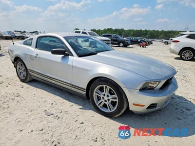 Czwarte zdjęcie samochodu z boku: 2010 FORD MUSTANG VIN:1ZVBP8AN3A5176507 - miniatura