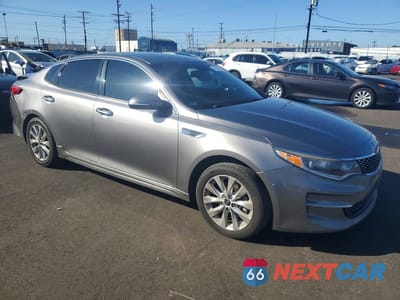 Czwarte zdjęcie samochodu z boku: 2018 KIA OPTIMA EX VIN:5XXGU4L35JG260670 - miniatura
