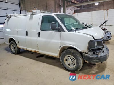 Czwarte zdjęcie samochodu z boku: 2013 CHEVROLET EXPRESS G2500 VIN:1GCWGFCA8D1128435 - miniatura