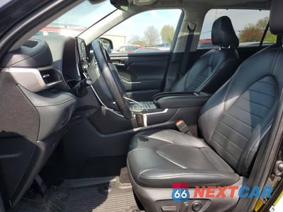 Zdjęcie 7 z 12 samochodu: 2022 TOYOTA HIGHLANDER XLE VIN:5TDHZRBH4NS575741 - miniatura