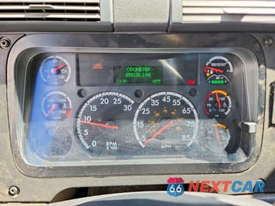 Zdjęcie 8 z 10 samochodu: 2016 FREIGHTLINER CASCADIA 125 SEMI TRUCK VIN:1FUBGEDV4GLHC5656 - miniatura