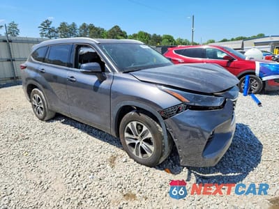 Czwarte zdjęcie samochodu z boku: 2022 TOYOTA HIGHLANDER HYBRID XLE VIN:5TDGARAH3NS512084 - miniatura
