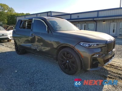 Czwarte zdjęcie samochodu z boku: 2022 BMW X7 XDRIVE40I VIN:5UXCW2C08N9L66390 - miniatura