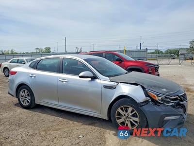 Czwarte zdjęcie samochodu z boku: 2019 KIA OPTIMA LX VIN:5XXGT4L3XKG275816 - miniatura