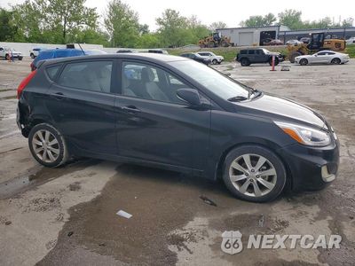 Czwarte zdjęcie samochodu z boku: 2014 HYUNDAI ACCENT SE VIN:KMHCU5AE8EU141919 - miniatura