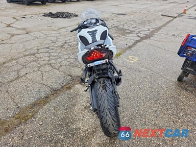 Czwarte zdjęcie samochodu z boku: 2021 KAWASAKI ZX636 K VIN:JKBZXJH11MA008412 - miniatura