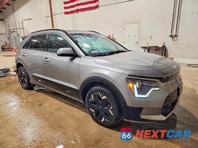 Czwarte zdjęcie samochodu z boku: 2023 KIA NIRO EV WIND VIN:KNDCR3L18P5072683 - miniatura
