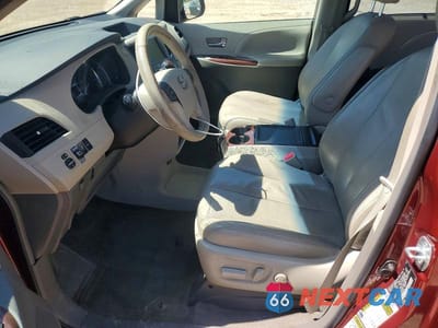 Zdjęcie 7 z 13 samochodu: 2013 TOYOTA SIENNA XLE 8-PASSENGER VIN:5TDYK3DC5DS395931 - miniatura