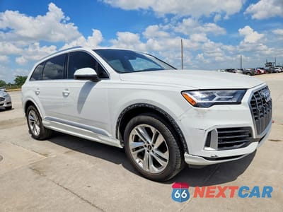 Czwarte zdjęcie samochodu z boku: 2021 AUDI Q7 PREMIUM VIN:WA1AXAF76MD028310 - miniatura