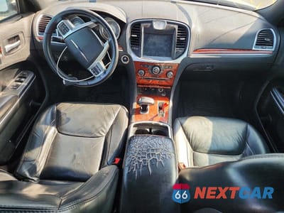 Zdjęcie 8 z 12 samochodu: 2013 CHRYSLER 300 VIN:2C3CCAAG0DH533235 - miniatura