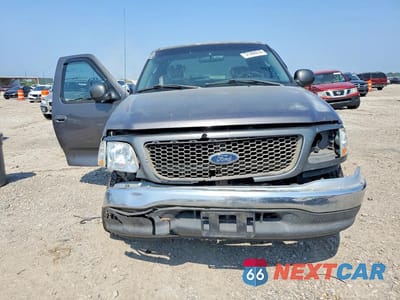 Piąte zdjęcie samochodu w środku: 2003 FORD F150 VIN:1FTRX07263KB49872 - miniatura