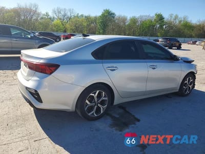 Trzecie zdjęcie samochodu z tyłu: 2019 KIA FORTE LXS VIN:3KPF24AD0KE111591 - miniatura