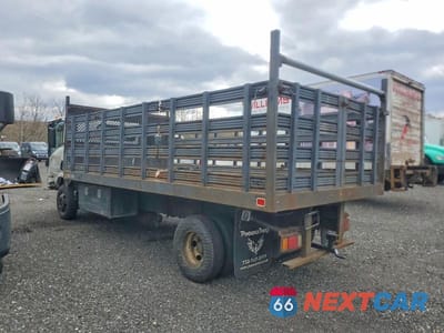 Trzecie zdjęcie samochodu z tyłu: 2014 ISUZU NPR FLATBED TRUCK VIN:54DB4W1B6ES802706 - miniatura