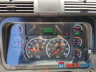 Zdjęcie 8 z 10 samochodu: 2016 FREIGHTLINER CASCADIA 1 - SEMI TRUCK VIN:3AKBGADV8GDHE0260 - miniatura
