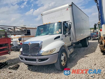 2013 INTERNATIONAL 4300 BOX TRUCK 1HTMMAAMXDH363588 - główne zdjęcie licytacji z USA - miniatura