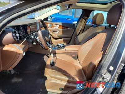 Zdjęcie 7 z 12 samochodu: 2017 MERCEDES-BENZ E 300 4MATIC VIN:WDDZF4KB7HA131109 - miniatura