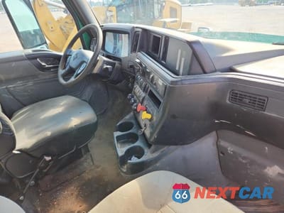 Piąte zdjęcie samochodu w środku: 2019 INTERNATIONAL LT625 SEMI TRUCK VIN:3HCDZTZR9KL337477 - miniatura