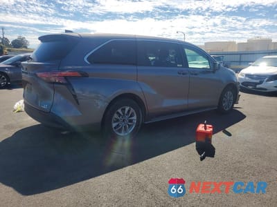 Trzecie zdjęcie samochodu z tyłu: 2022 TOYOTA SIENNA LE VIN:5TDKRKEC0NS101718 - miniatura