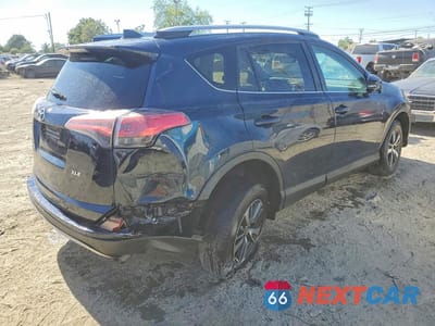 Trzecie zdjęcie samochodu z tyłu: 2017 TOYOTA RAV4 XLE VIN:JTMWFREVXHD105019 - miniatura