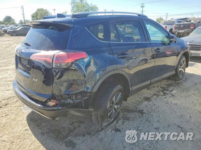 Trzecie zdjęcie samochodu z tyłu: 2017 TOYOTA RAV4 XLE VIN:JTMWFREVXHD105019 - miniatura