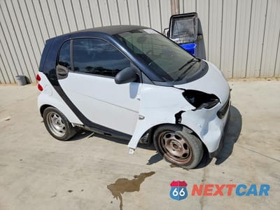 Czwarte zdjęcie samochodu z boku: 2013 SMART FORTWO PURE VIN:WMEEJ3BA8DK666805 - miniatura