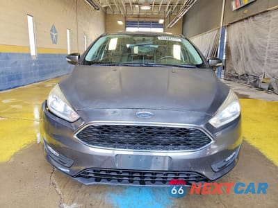 Piąte zdjęcie samochodu w środku: 2017 FORD FOCUS SEL VIN:1FADP3M27HL265248 - miniatura