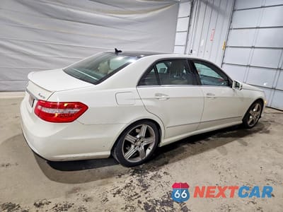 Trzecie zdjęcie samochodu z tyłu: 2010 MERCEDES-BENZ E 350 4MATIC VIN:WDDHF8HB1AA065804 - miniatura
