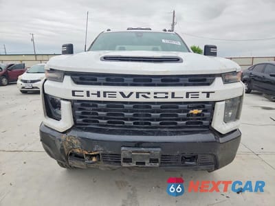 Piąte zdjęcie samochodu w środku: 2021 CHEVROLET SILVERADO K2500 CUSTOM VIN:1GC4YMEY5MF287144 - miniatura
