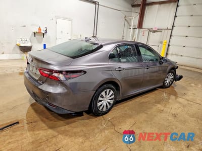 Trzecie zdjęcie samochodu z tyłu: 2023 TOYOTA CAMRY HYBRID LE VIN:4T1C31AK1PU054464 - miniatura