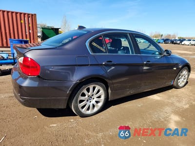 Trzecie zdjęcie samochodu z tyłu: 2006 BMW 330 I VIN:WBAVB33516KR76727 - miniatura