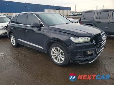 Czwarte zdjęcie samochodu z boku: 2017 AUDI Q7 PREMIUM PLUS VIN:WA1LAAF70HD026939 - miniatura