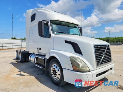 2012 VOLVO VNL SEMI TRUCK 4V4NC9TH9CN550148 - główne zdjęcie licytacji z USA - miniatura