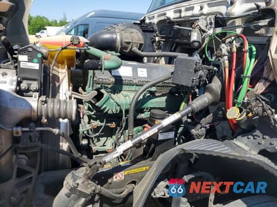 Zdjęcie 7 z 10 samochodu: 2020 VOLVO VNR SEMI TRUCK VIN:4V4WC9EH6LN243229 - miniatura