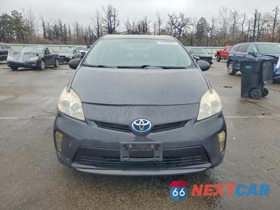 Piąte zdjęcie samochodu w środku: 2013 TOYOTA PRIUS THREE VIN:JTDKN3DUXD5647457 - miniatura