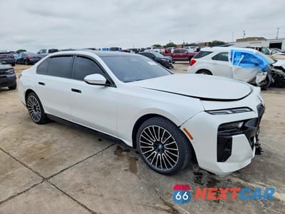 Czwarte zdjęcie samochodu z boku: 2025 BMW I7 EDRIVE50 VIN:WBY43EJ06SCU33780 - miniatura