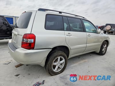 Trzecie zdjęcie samochodu z tyłu: 2004 TOYOTA HIGHLANDER BASE VIN:JTEEP21AX40038101 - miniatura