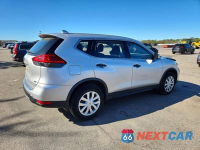 Trzecie zdjęcie samochodu z tyłu: 2017 NISSAN ROGUE S VIN:JN8AT2MV0HW258917 - miniatura