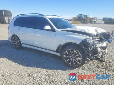 Czwarte zdjęcie samochodu z boku: 2022 BMW X7 M50I VIN:5UXCX6C07N9M80319 - miniatura