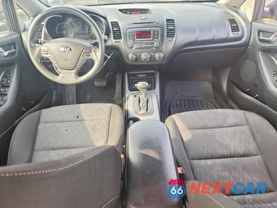 Zdjęcie 8 z 12 samochodu: 2016 KIA FORTE LX VIN:KNAFK4A6XG5492920 - miniatura