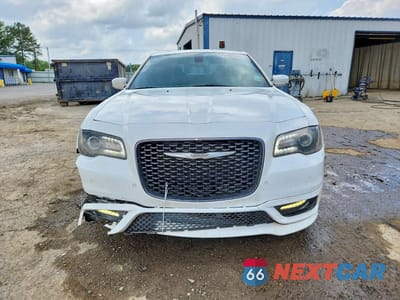 Piąte zdjęcie samochodu w środku: 2018 CHRYSLER 300 S VIN:2C3CCABG3JH240035 - miniatura
