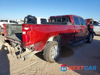 Trzecie zdjęcie samochodu z tyłu: 2022 CHEVROLET SILVERADO K3500 LTZ VIN:1GC4YUEY5NF191872 - miniatura