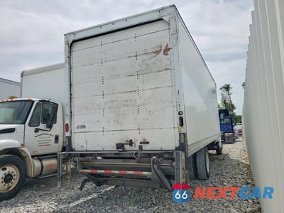 Trzecie zdjęcie samochodu z tyłu: 2018 INTERNATIONAL 4300 BOX TRUCK VIN:3HAMMMML2JL695230 - miniatura