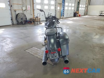 Czwarte zdjęcie samochodu z boku: 2022 INDIAN MOTORCYCLE CO. CHALLENGER DARK HORSE VIN:56KLCCRR3N3412176 - miniatura