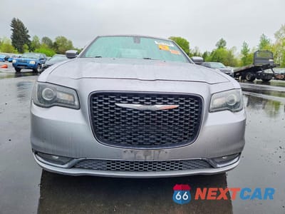 Piąte zdjęcie samochodu w środku: 2018 CHRYSLER 300 S VIN:2C3CCABG0JH214461 - miniatura