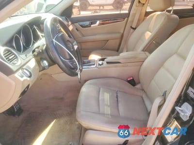 Zdjęcie 7 z 12 samochodu: 2012 MERCEDES-BENZ C 250 VIN:WDDGF4HB9CR232791 - miniatura